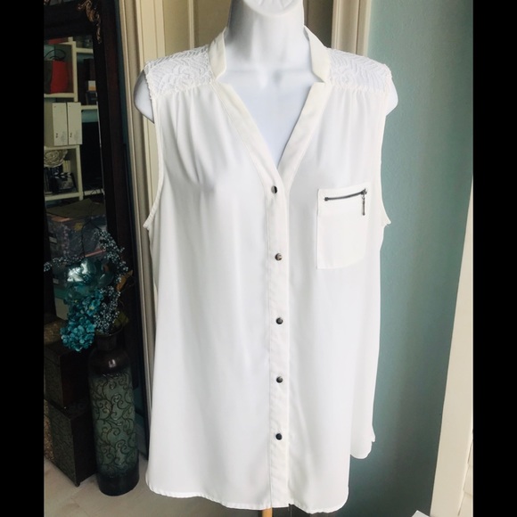 Lace off white high-low button down EUC - Picture 3 of 8